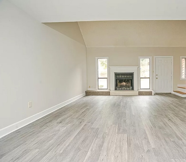 Building Photo - 206 Rock Knoll Dr