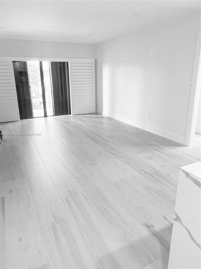 Building Photo - 575 Crandon Blvd