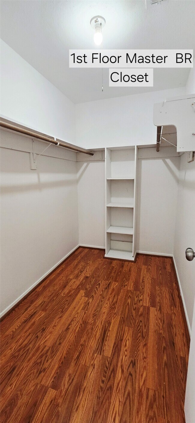 Foto del edificio - 4827 Cypressdale Dr