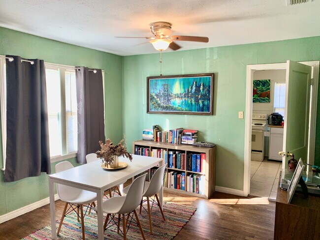 Building Photo - Cozy Two Bedroom - Tech Terrace! Summer 2026