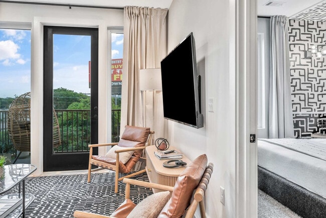 Building Photo - 245 Hermitage Ave