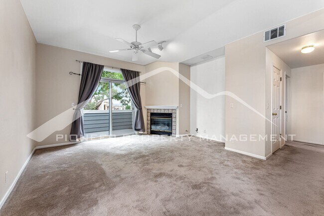 Building Photo - Charming House with Washer/Dryer and Centr...