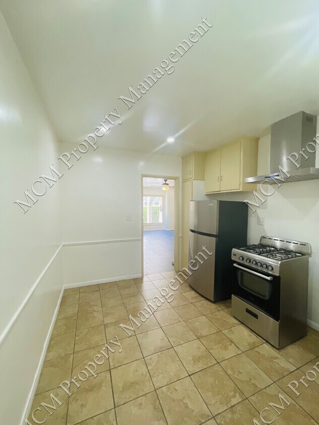 Unit 3 Kitchen 2 - 5761 San Vicente Blvd