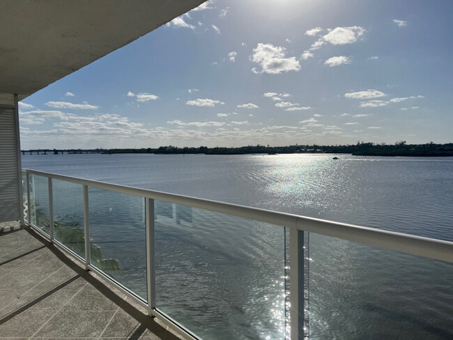 Foto del edificio - 2560 S Ocean Blvd