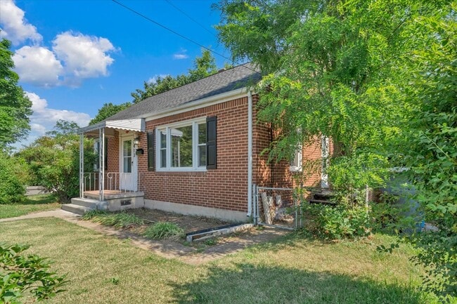 LADO DE LA CASA - 2413 Memorial Ave SW