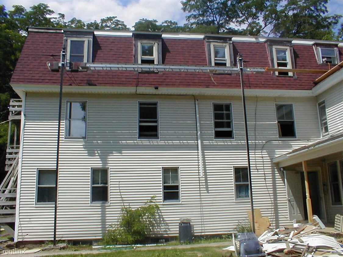 Primary Photo - 397 Main Rd