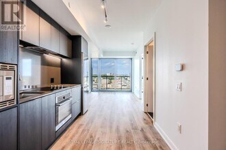 Building Photo - 3009-3009 Novar Rd