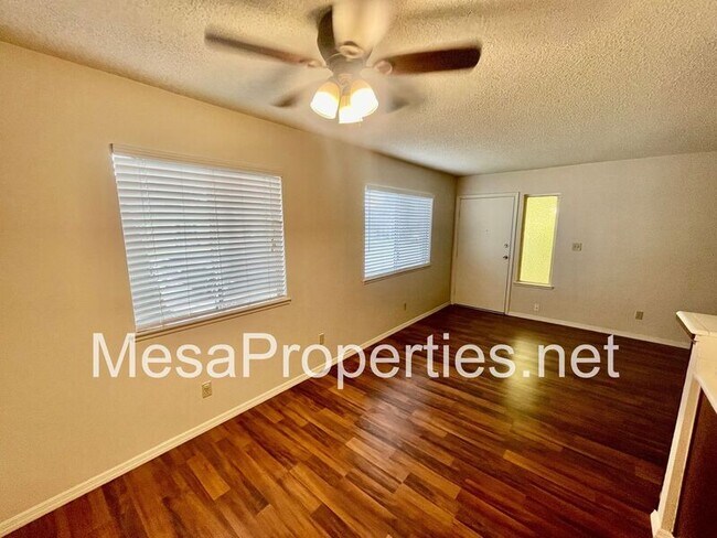 Foto del edificio - 2946 Winfield Ave