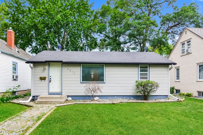 Primary Photo - WINTER SPECIAL!! Comfortable, 2 Bed, 1 Bat...