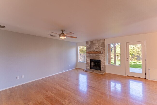 Building Photo - Charming South Austin Retreat: 4BR, 2.5BA ...