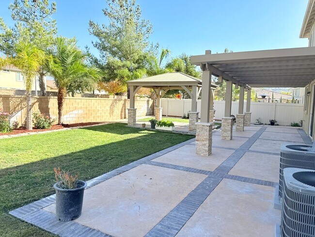Foto del edificio - Executive 4 Bedroom Home for Rent