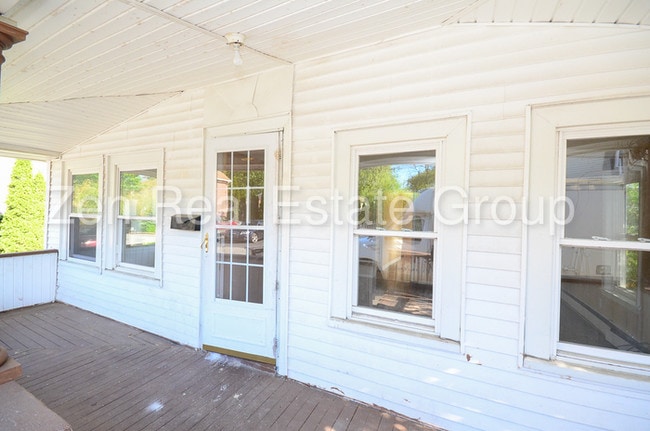 Building Photo - Remodeled 1st Floor! (ZRG)
