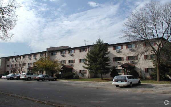 Building Photo - Fox Cove