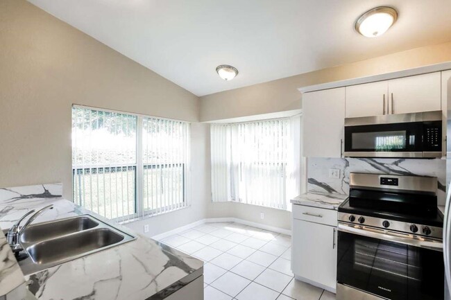 Photo - 211 NW 187th Ave House