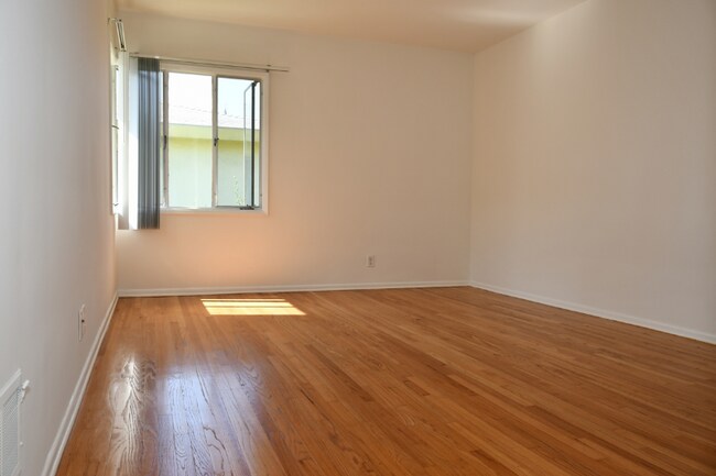 Building Photo - 4700 Los Feliz Blvd