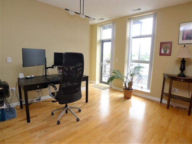 Foto del edificio - 1572 Maple Ave