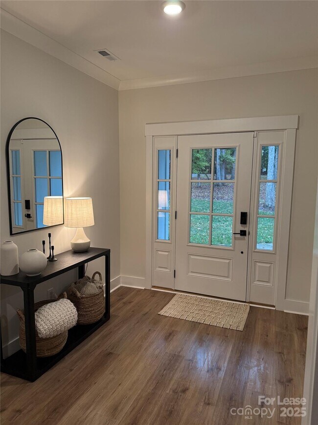 Building Photo - 302 Lester Davis Rd