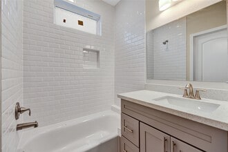 Building Photo - 21 Latham St