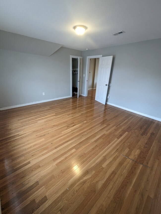 Building Photo - 174 Thompson St