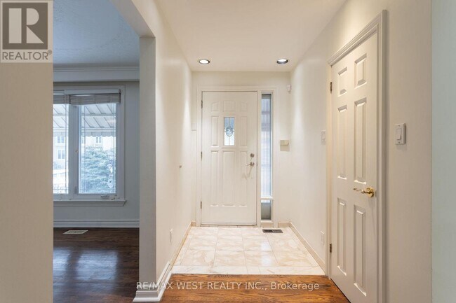 Building Photo - 28 Paragon Rd