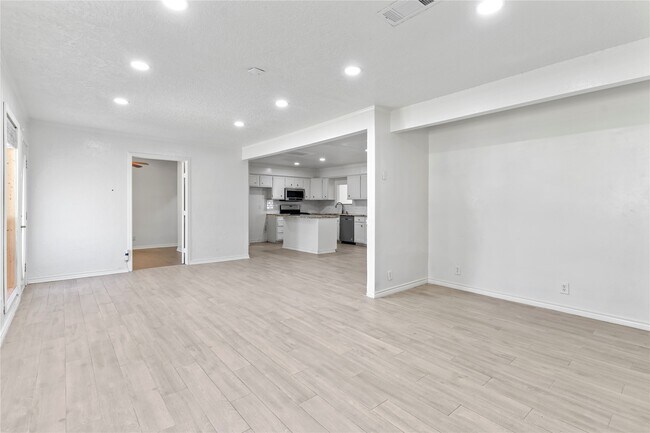 Building Photo - 10906 Keese Dr