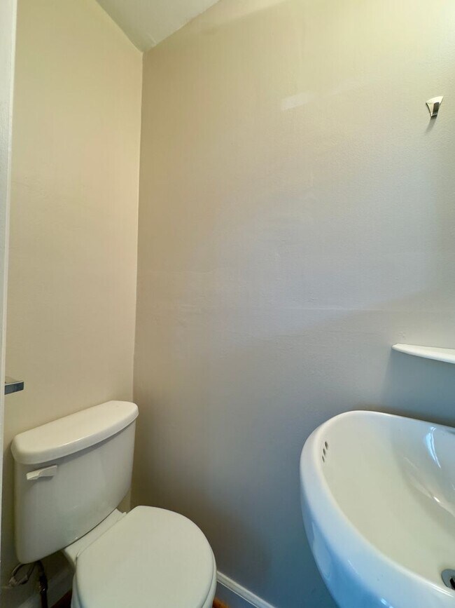 Foto del edificio - Spacious 3Bed/2.5Bath Townhome in Halethorpe