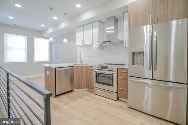 Building Photo - 1309 N Randolph St