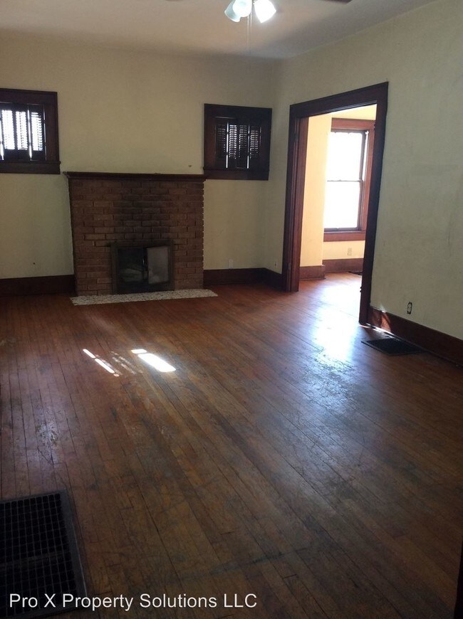 Building Photo - 3 br, 1.5 bath House - 205 E. Quincy
