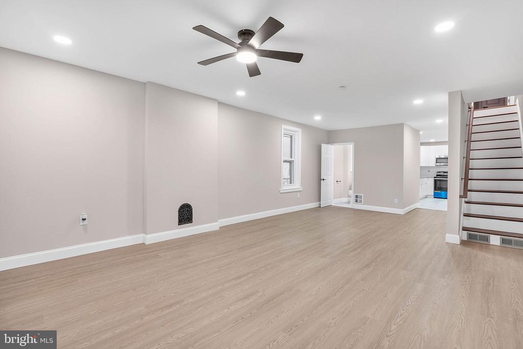 Foto principal - 4956 Baynton St