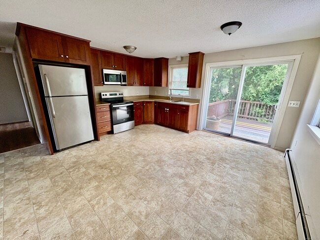 Building Photo - 14 Fairway Dr