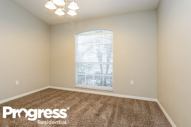 Building Photo - 5800 Driftwood Dr