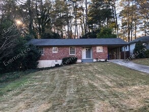 Building Photo - 1915 Fairway Cir NE