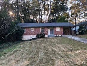 Building Photo - 1915 Fairway Cir NE