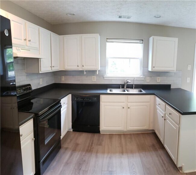 Foto del edificio - 204 Wild Flower Ln