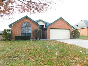 Building Photo - 2605 Bauer Dr