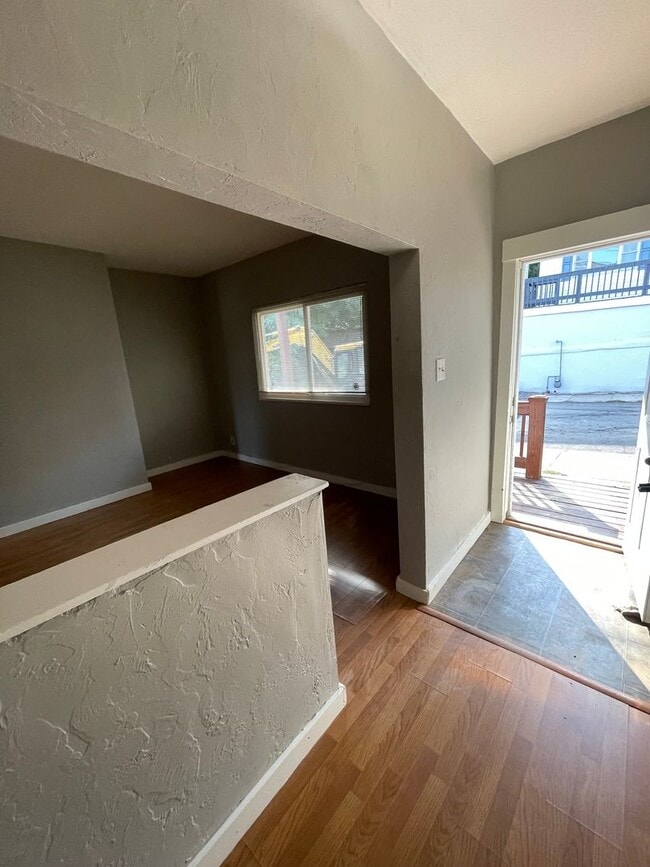 Foto del edificio - Single Family House in Mt Washington Avail...