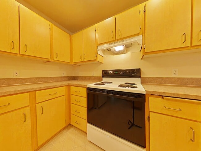 Building Photo - House ~ Centrally Located ~ Pet Friendly