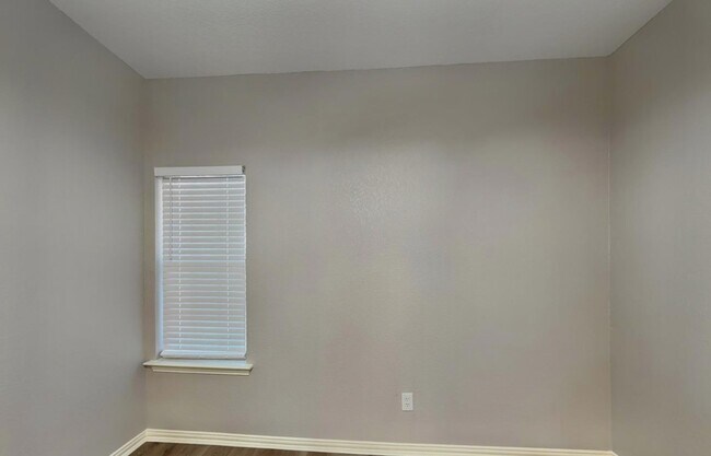 Foto del edificio - FOR RENT READY TO MOVE IN