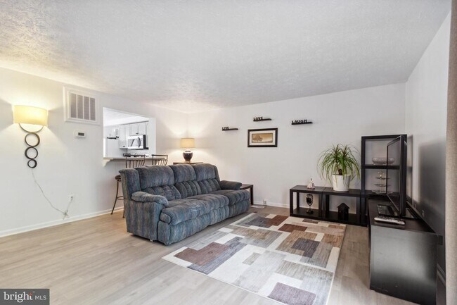 Foto del edificio - 15057 Mill Spring Dr