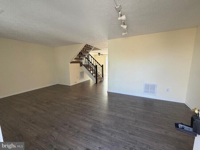 Foto del edificio - 4715 Still Pl