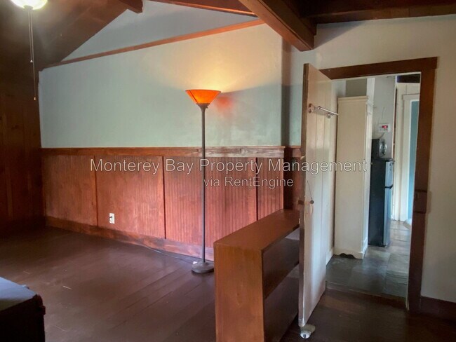 Foto del edificio - 18100 Cachagua Rd
