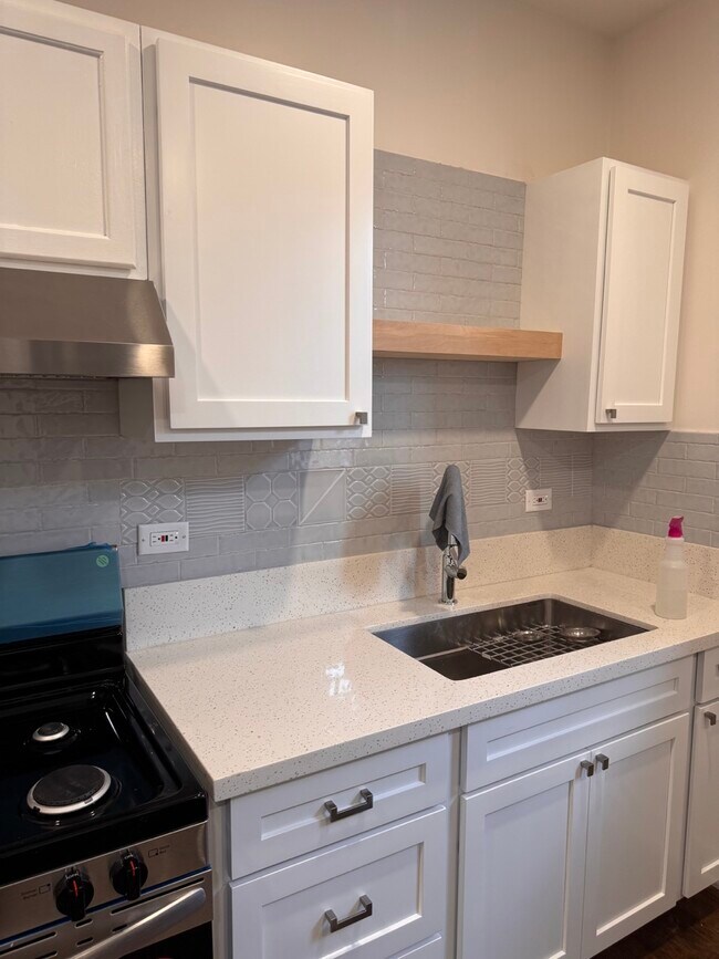 Foto del edificio - 2944 N Springfield Ave