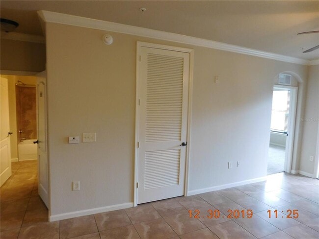 Building Photo - 904 Charo Pkwy