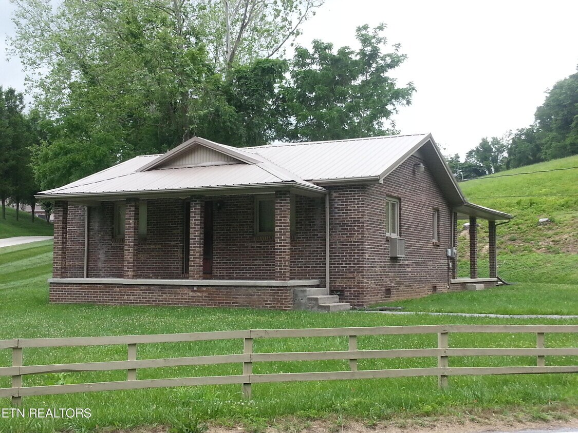 Primary Photo - 185 Pump Springs Rd