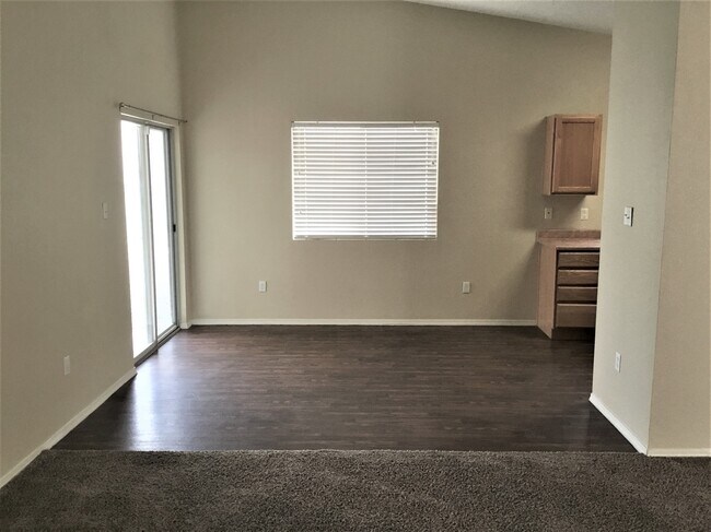 Foto del edificio - 6201 Capriccio Rd NW