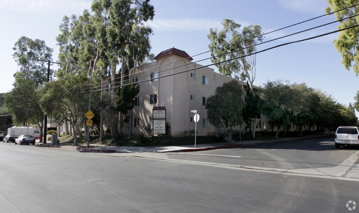 Casa Granada Apartments in Granada Hills, CA