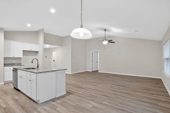 Building Photo - 245 Cromer St