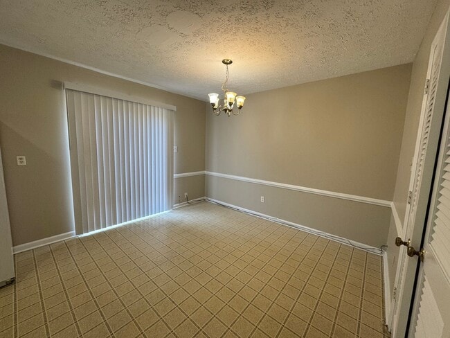 Building Photo - Two Bedroom Town House