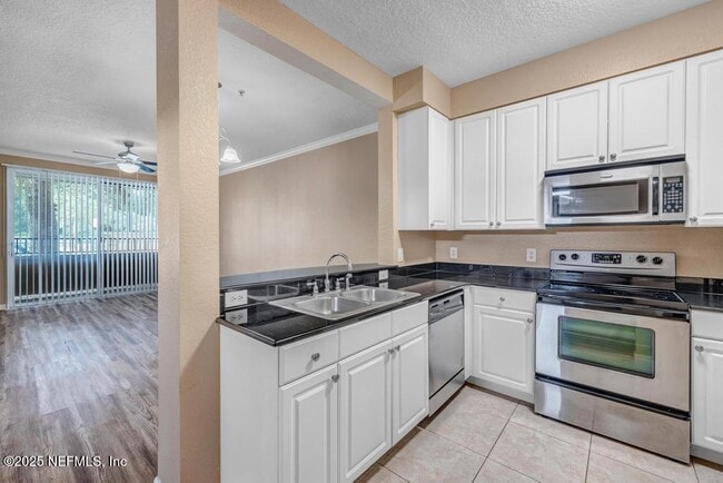 Foto del edificio - 8539 Gate Pkwy W