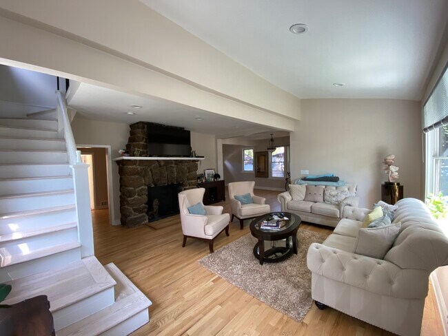 Building Photo - 71 Comanche Dr